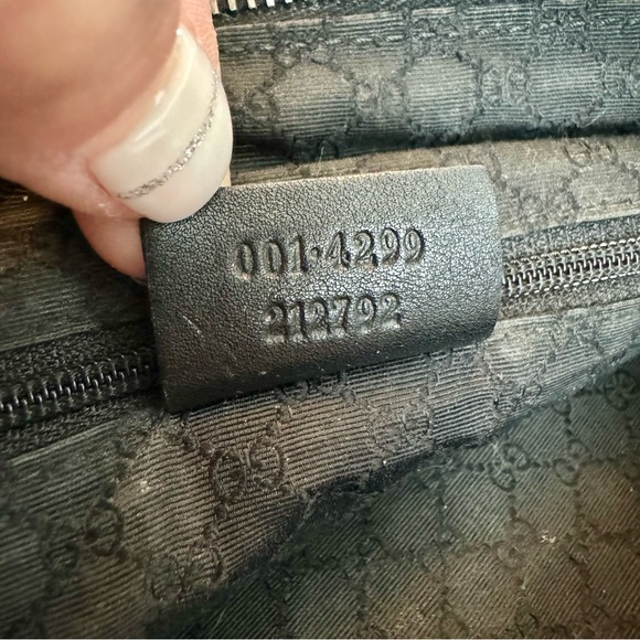 GUCCI (100% Authentic)- Classic Black Leather Front Zip Pocket Shoulder Bag - Picture 14 of 16